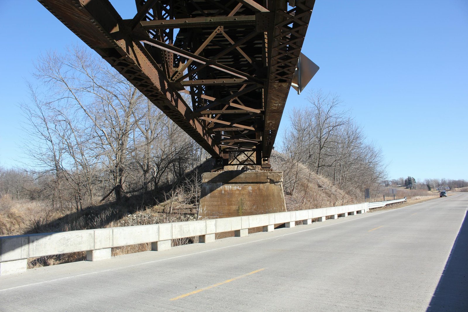Under truss